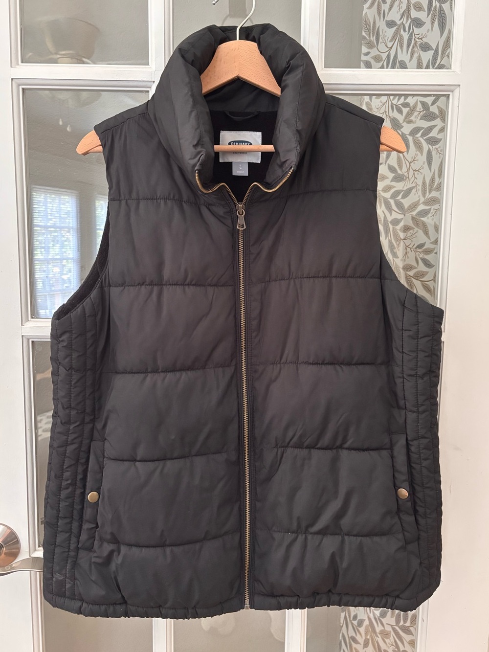 OLD NAVY Black Puffer Vest Sz L